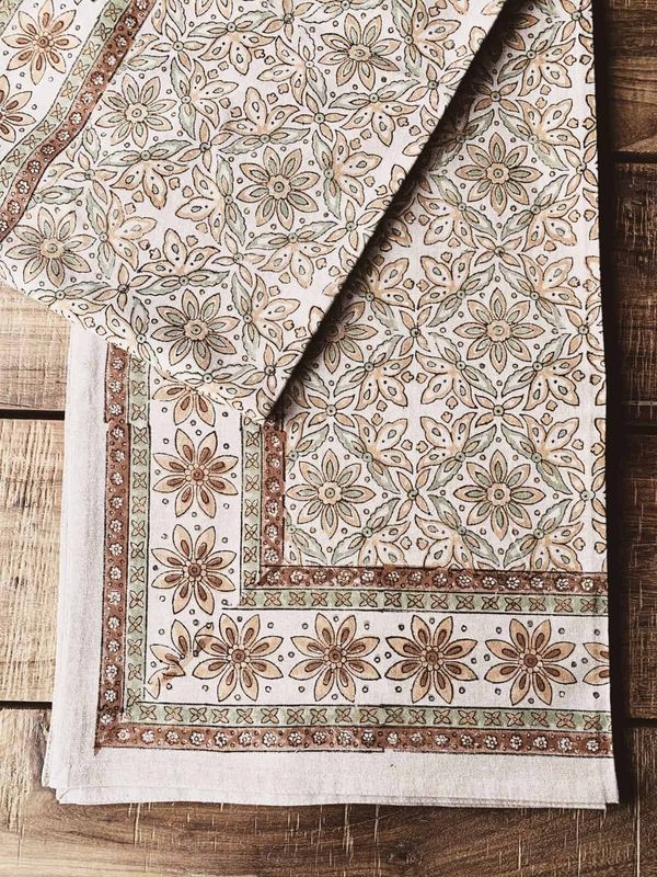 Duk Sofie 140x240 cm, offwhite med mønster, 100% bomull