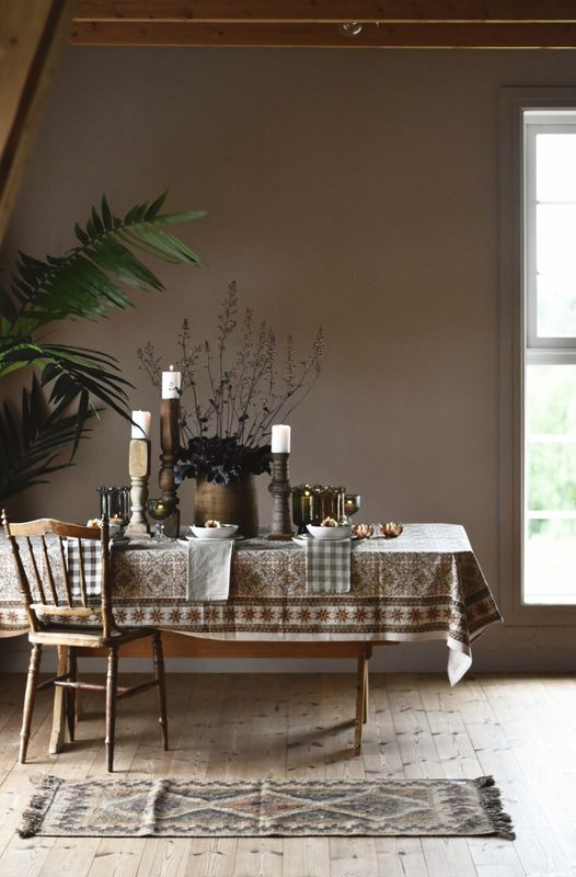 Duk Sofie 140x240 cm, offwhite med mønster, 100% bomull